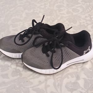 Toddler Size 11 Under Armour Tennis Shoes